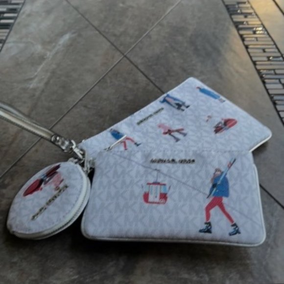 Michael Kors Jet Set Girls Wristlet Trio - Picture 9 of 16
